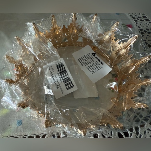 Crown - Picture 9 of 10